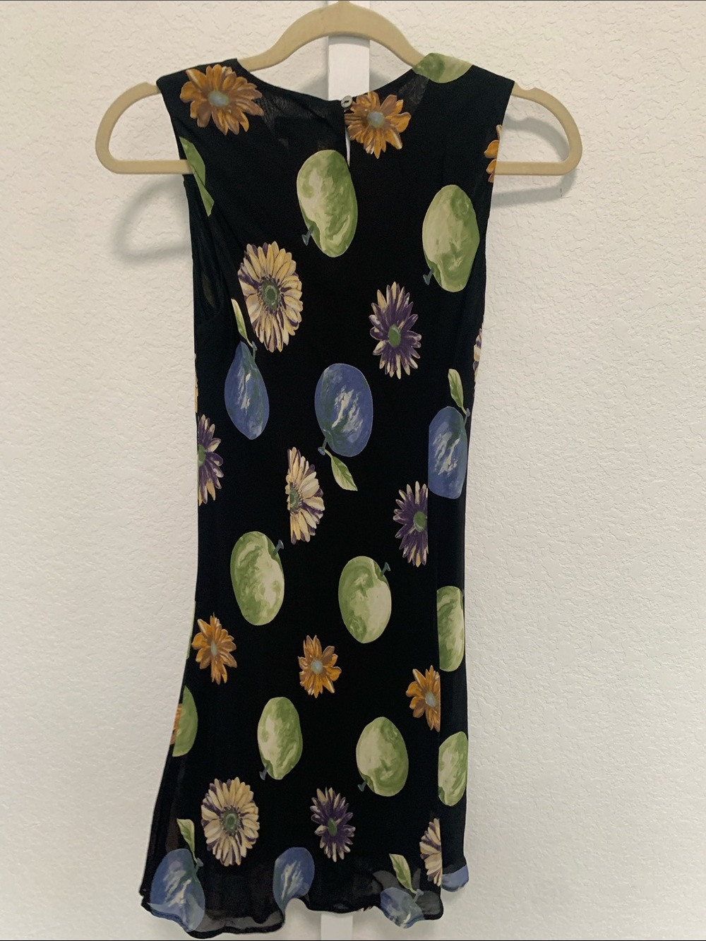 Black Floral Sleeveless Shift Dress - Picture 5 of 9